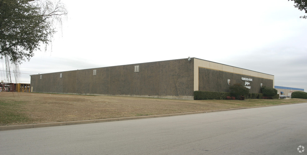 2117 Franklin Dr, Fort Worth, TX for lease - Building Photo - Image 2 of 3