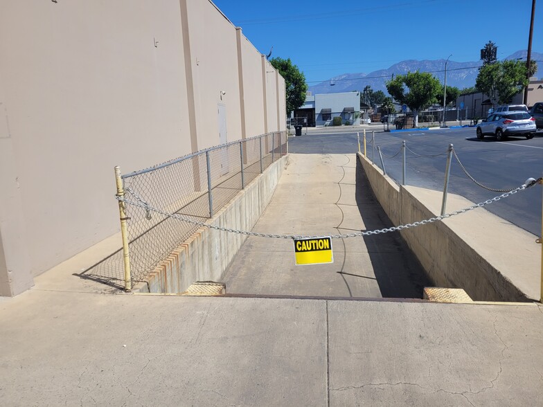 1009-1033 Brooks St, Ontario, CA for lease - Building Photo - Image 2 of 16