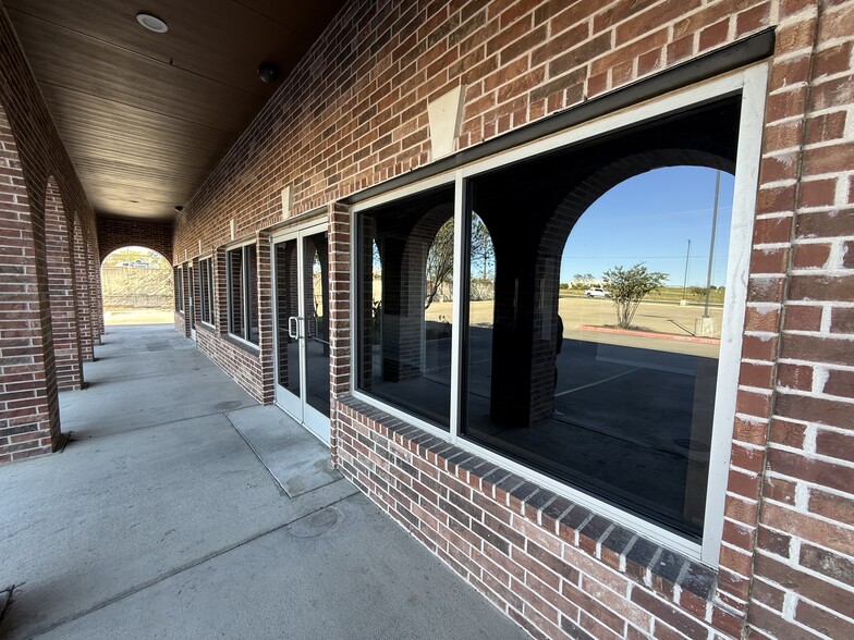 1101 Bunton Creek Rd, Kyle, TX for lease - Building Photo - Image 3 of 12