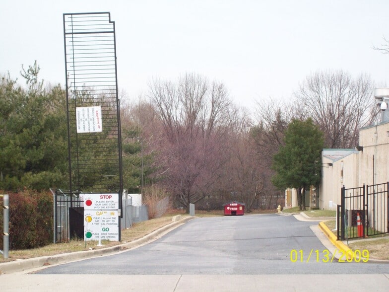 9244 E Hampton Dr, Capitol Heights, MD for lease - Building Photo - Image 3 of 21