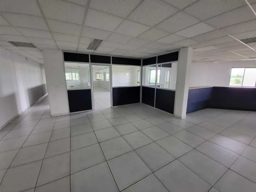 Office in Genas for lease Building Photo- Image 1 of 2