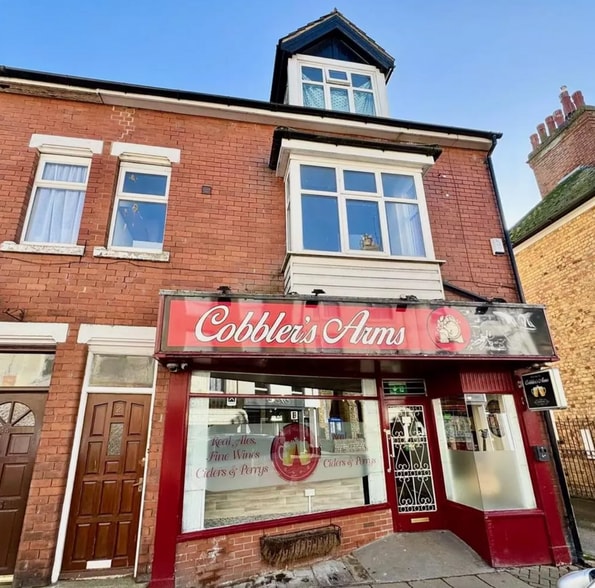 2 Union St, Filey for sale - Primary Photo - Image 1 of 22