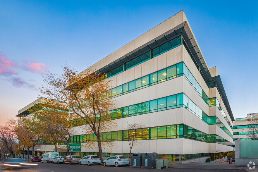 Calle Julián Camarillo, 4 B, Madrid, Madrid for sale - Primary Photo - Image 1 of 1