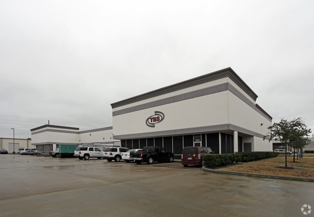 12825 Trinity Dr, Stafford, TX 77477