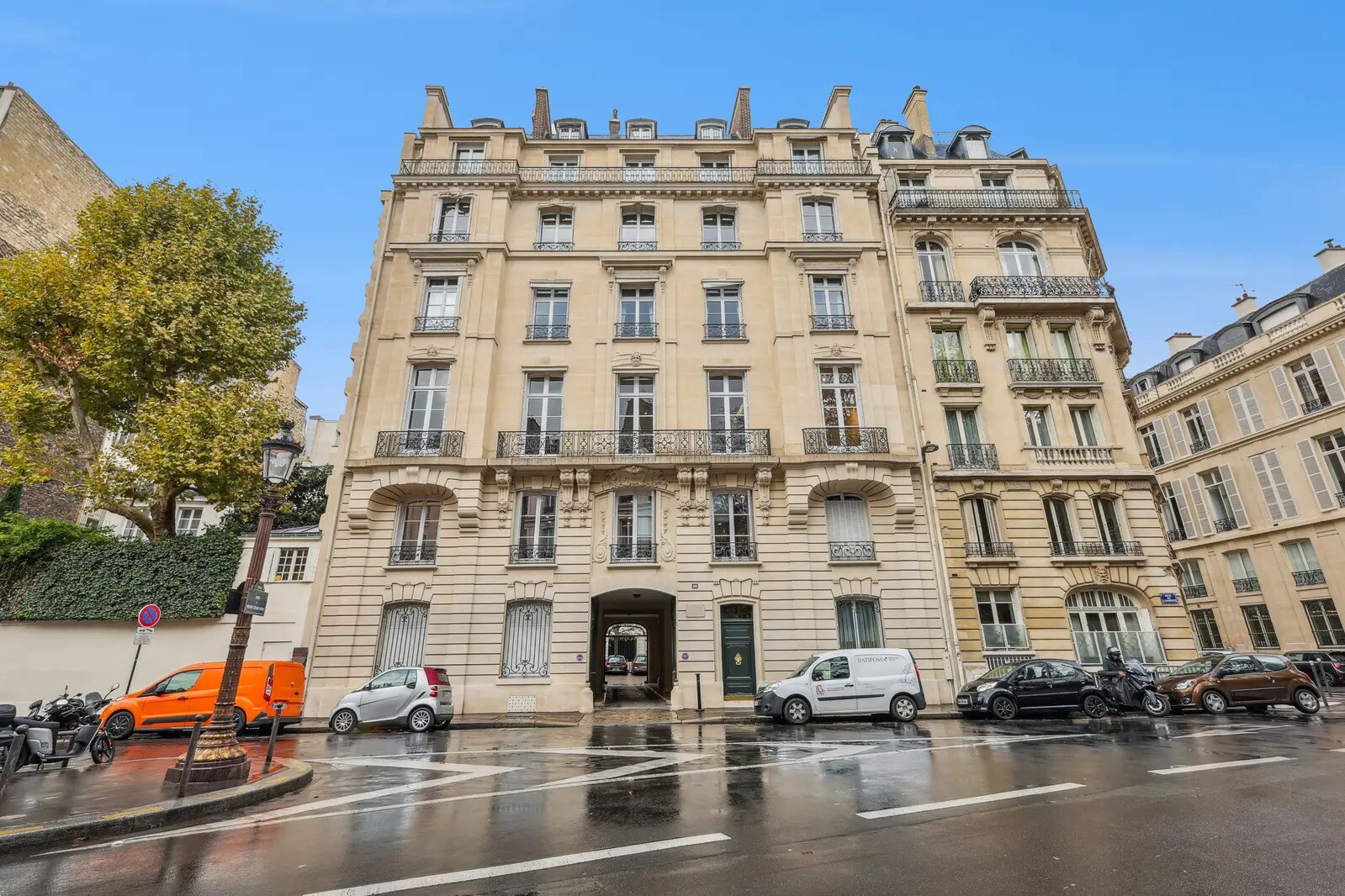 Office in Paris for lease Building Photo- Image 1 of 12