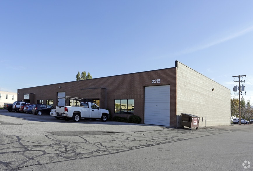 2301-2315 Decker Lake Blvd, Salt Lake City, UT for lease - Primary Photo - Image 1 of 4