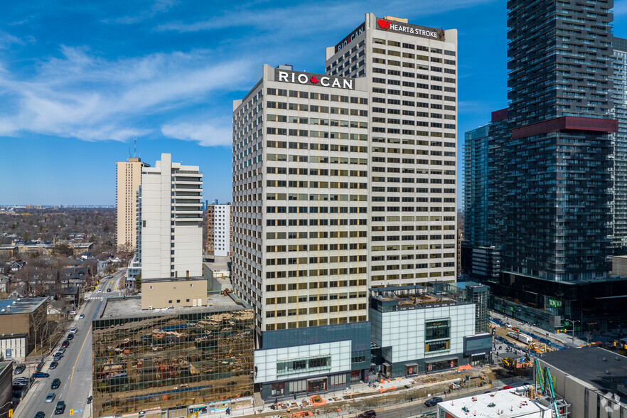 2300 Yonge St, Toronto, ON for lease - Building Photo - Image 1 of 5