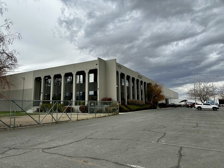 1755 Purina Way, Sparks, NV for lease - Building Photo - Image 3 of 36