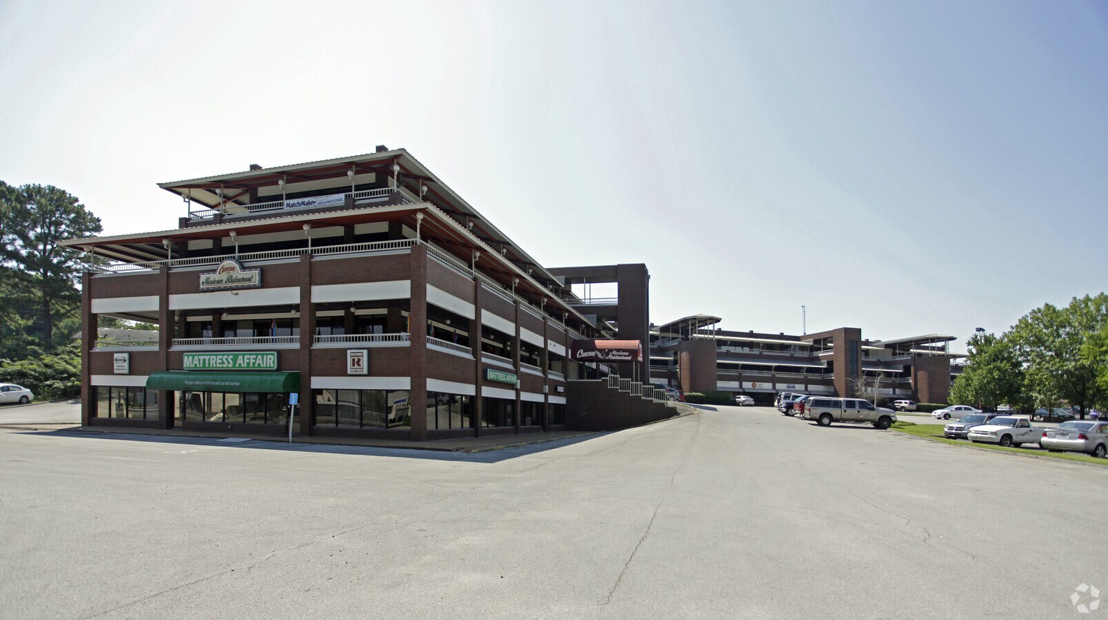 6925 Shallowford Rd, Chattanooga, TN 37421