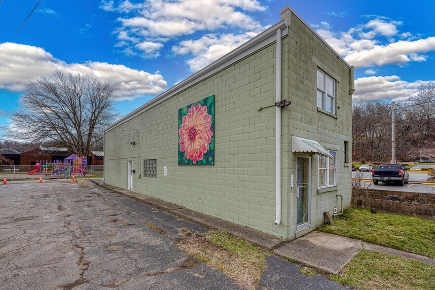 166 W Main St, Chillicothe, OH for sale - Building Photo - Image 2 of 9