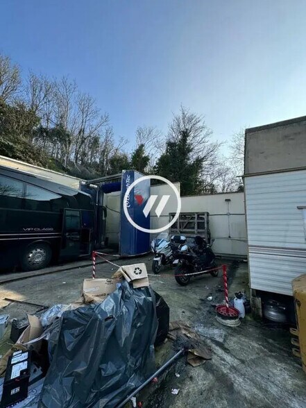 Flex in Bondy for lease - Building Photo - Image 3 of 5