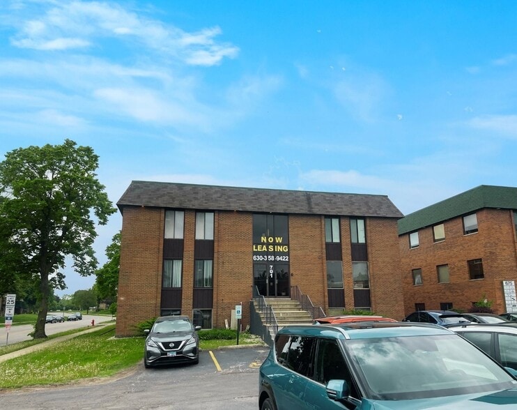 701 E Irving Park Rd, Roselle, IL for lease - Building Photo - Image 2 of 28