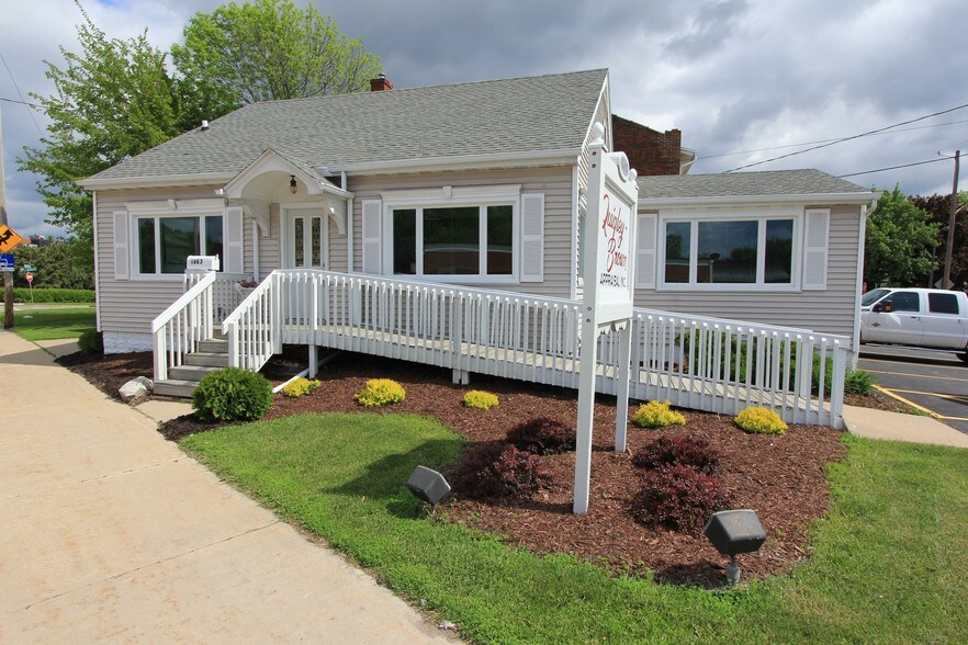 1463 Main St, Green Bay, WI for sale - Building Photo - Image 1 of 1