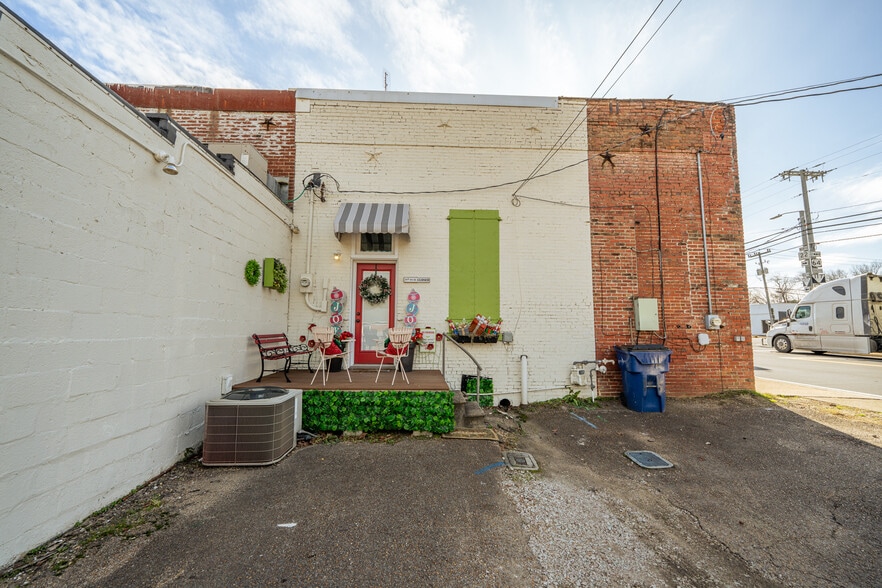 104 E Main St, Adamsville, TN for sale - Building Photo - Image 2 of 17