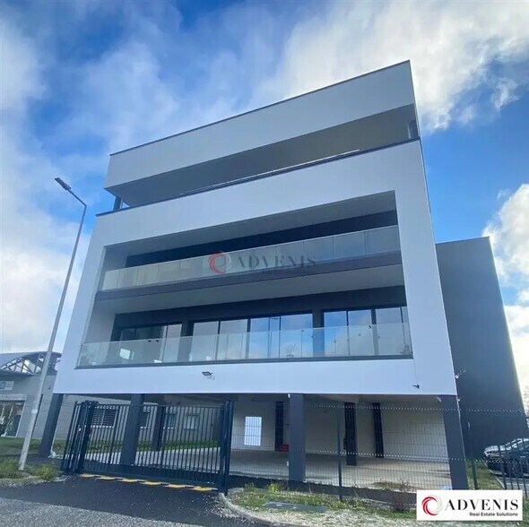 Office in Mérignac for lease - Building Photo - Image 1 of 12