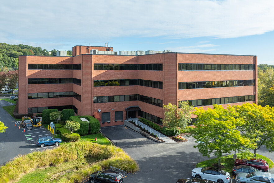 307 Waverley Oaks Rd, Waltham, MA for lease - Building Photo - Image 2 of 8