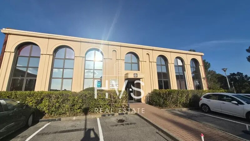 Location Bureaux 244 m² - Photo 1