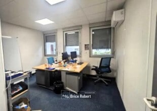 Office in Écully for lease Building Photo- Image 2 of 3