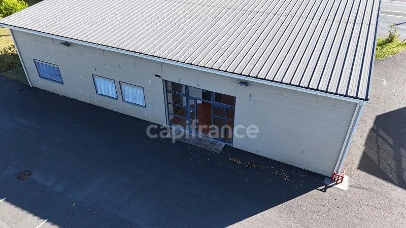 Retail in Chasseneuil-du-Poitou for lease Building Photo- Image 1 of 10