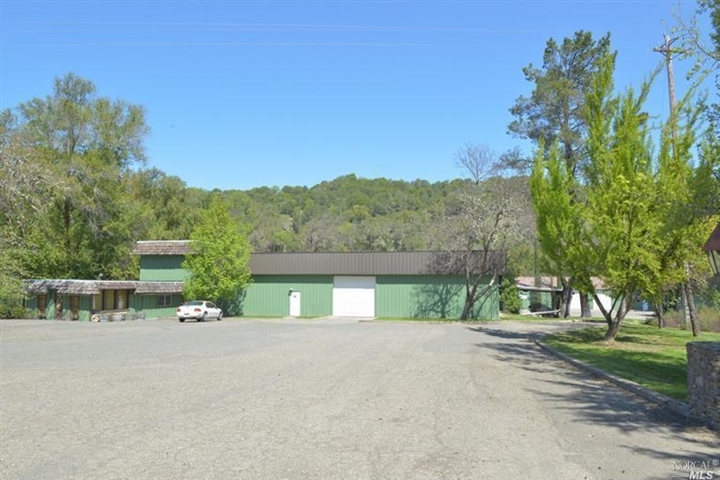 1150 Bel Arbres Dr, Redwood Valley, CA for sale - Primary Photo - Image 1 of 1