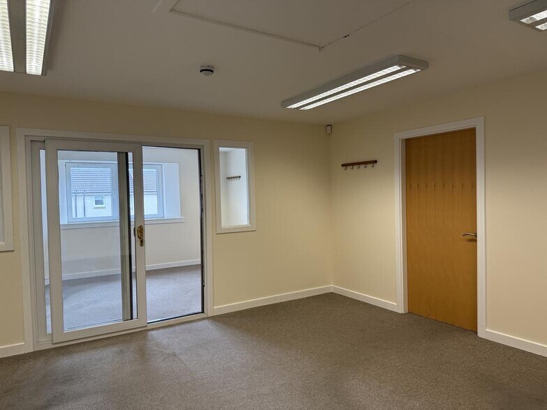 Etna Rd, Falkirk for lease - Building Photo - Image 3 of 9