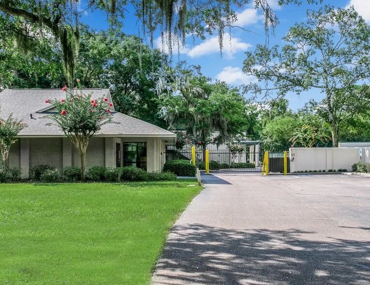 78 Beach City Rd, Hilton Head Island, SC for lease - Building Photo - Image 2 of 5