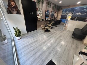 Retail in Santa Coloma de Gramenet, Barcelona for lease Interior Photo- Image 2 of 7