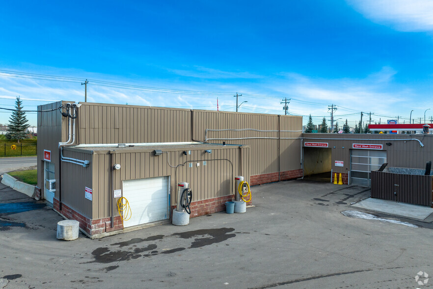 2404 68th Ave SE, Calgary, AB for sale - Building Photo - Image 3 of 6