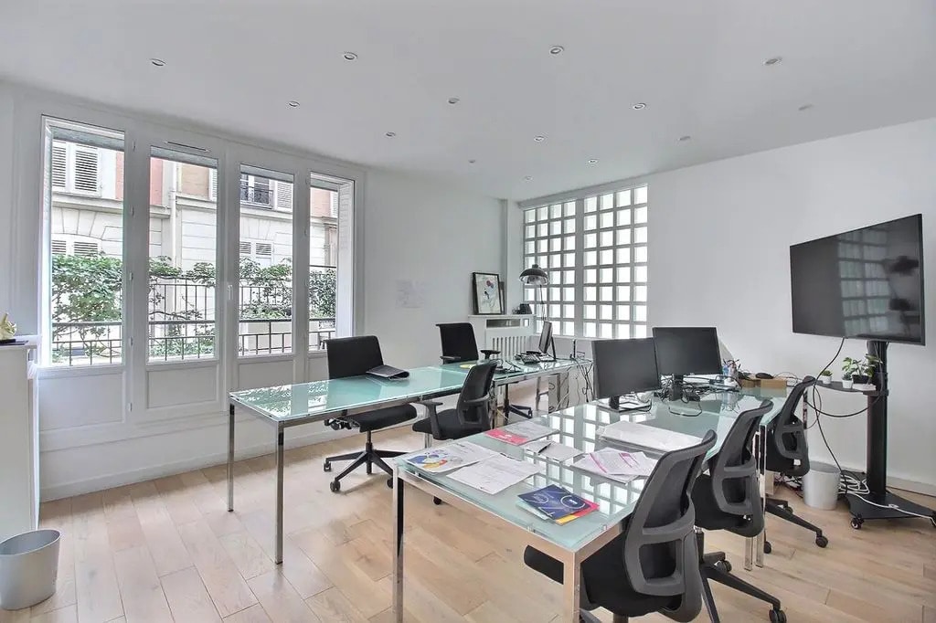 Office in Paris for lease Interior Photo- Image 1 of 7