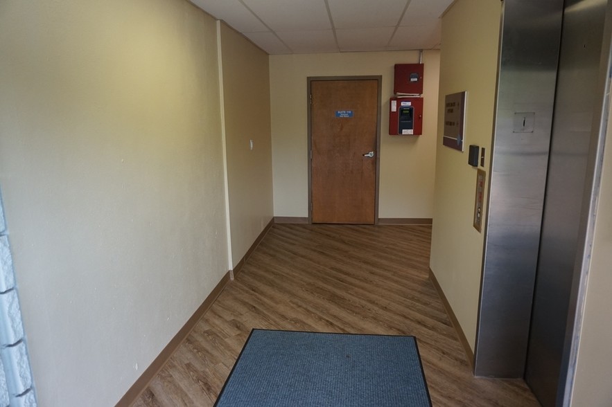 7815 N Dale Mabry Hwy, Tampa, FL for lease - Interior Photo - Image 2 of 6