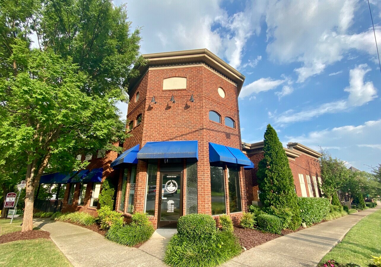 6917 Lenox Village Dr, Nashville, TN 37211