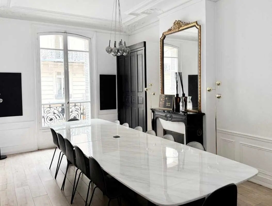 Office in Paris for lease Interior Photo- Image 1 of 14