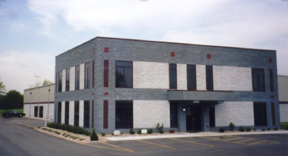 3070 Helsan Dr, Richfield, WI 53076