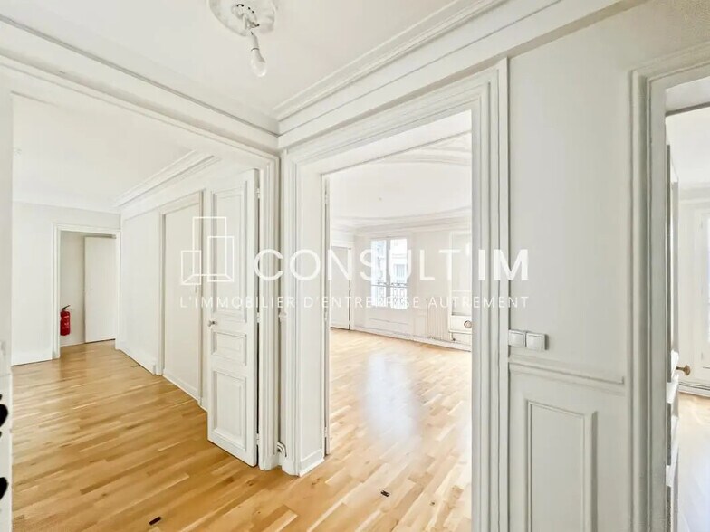 Office in Paris for lease - Building Photo - Image 3 of 9