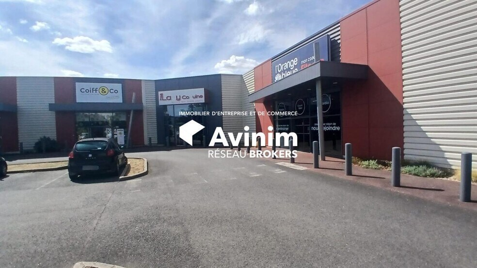 Retail in Pithiviers for lease - Building Photo - Image 3 of 3