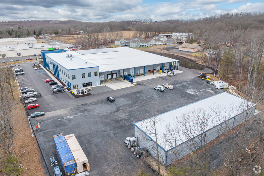 410 Airport Rd, Hazle Township, PA for lease - Building Photo - Image 3 of 10