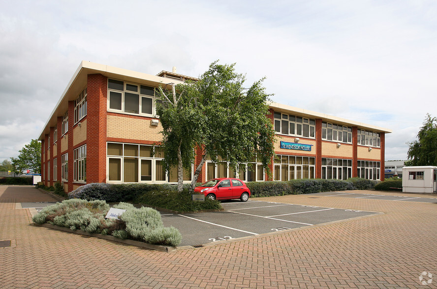 Britannia Rd, Waltham Cross for lease - Building Photo - Image 3 of 4