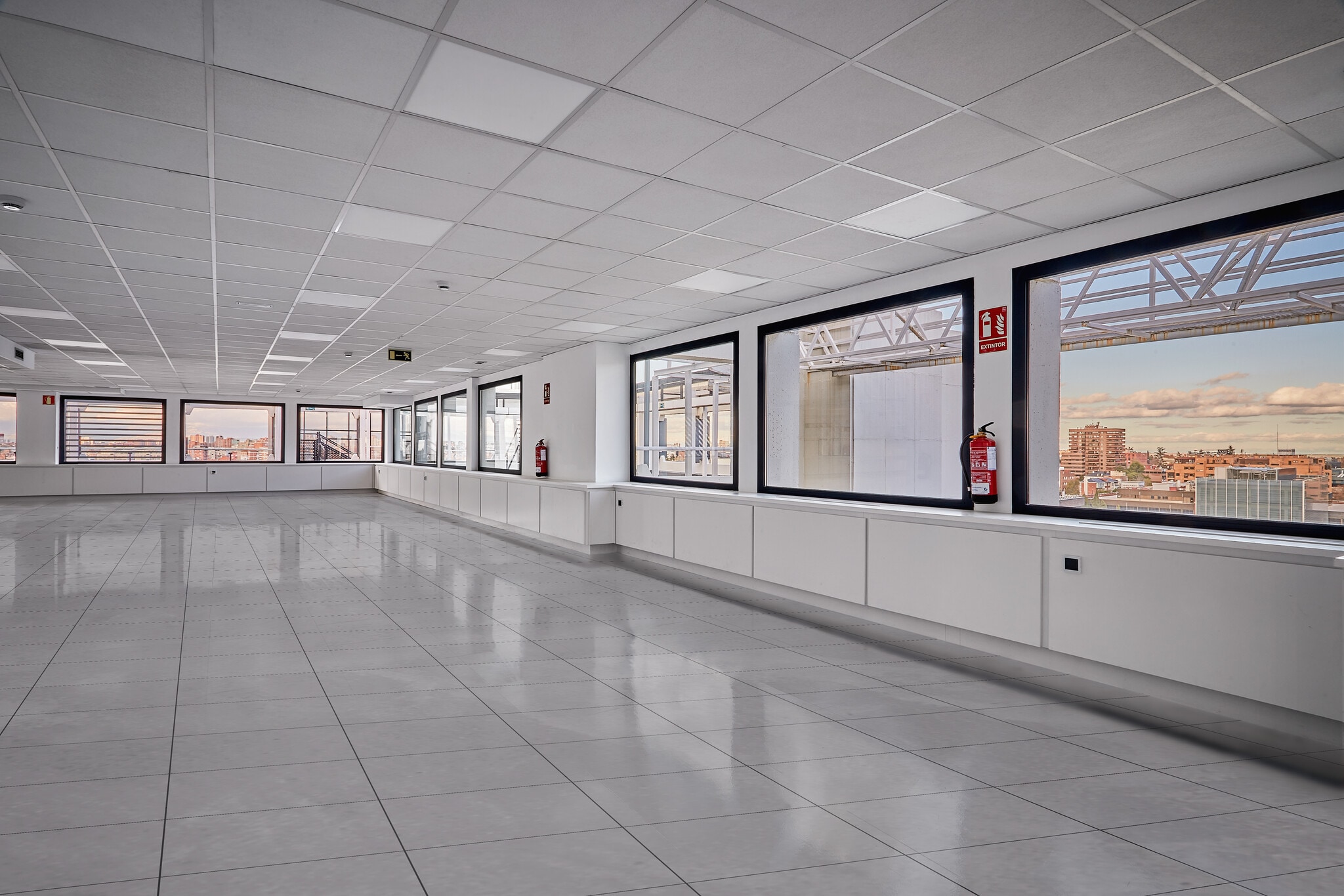 Calle Condesa de Venadito, 1, Madrid, Madrid for lease Interior Photo- Image 1 of 2