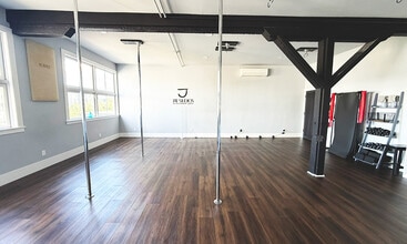 1607 Dexter Ave N, Seattle, WA for lease Interior Photo- Image 2 of 3