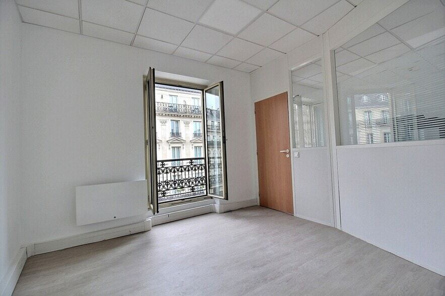 31 Rue De Châteaudun, Paris for lease Interior Photo- Image 1 of 10