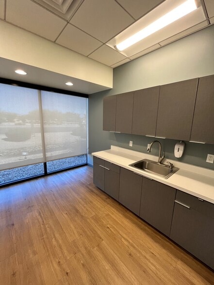 13402 N Scottsdale Rd, Scottsdale, AZ for lease - Interior Photo - Image 2 of 4