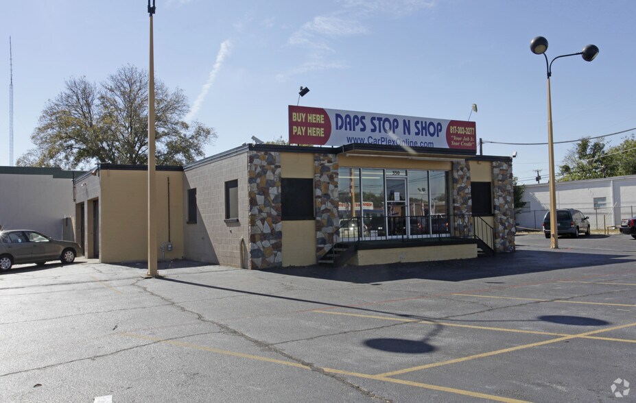 330 E Division St, Arlington, TX for sale - Primary Photo - Image 1 of 1