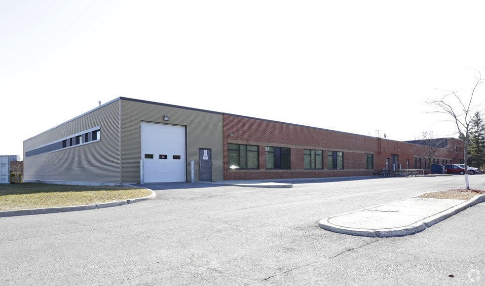 2191 Thurston Dr, Ottawa, ON for lease - Building Photo - Image 2 of 11