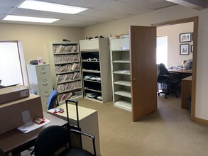 2210 Dean St, St Charles, IL for lease Interior Photo- Image 2 of 12