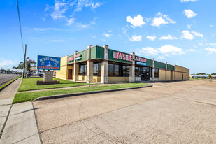 4202 N Navarro St, Victoria TX - Parking Garage