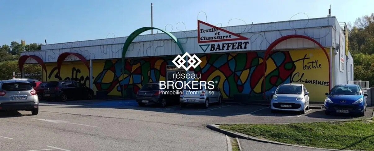 Retail in Châteauvilain for lease Building Photo- Image 1 of 13