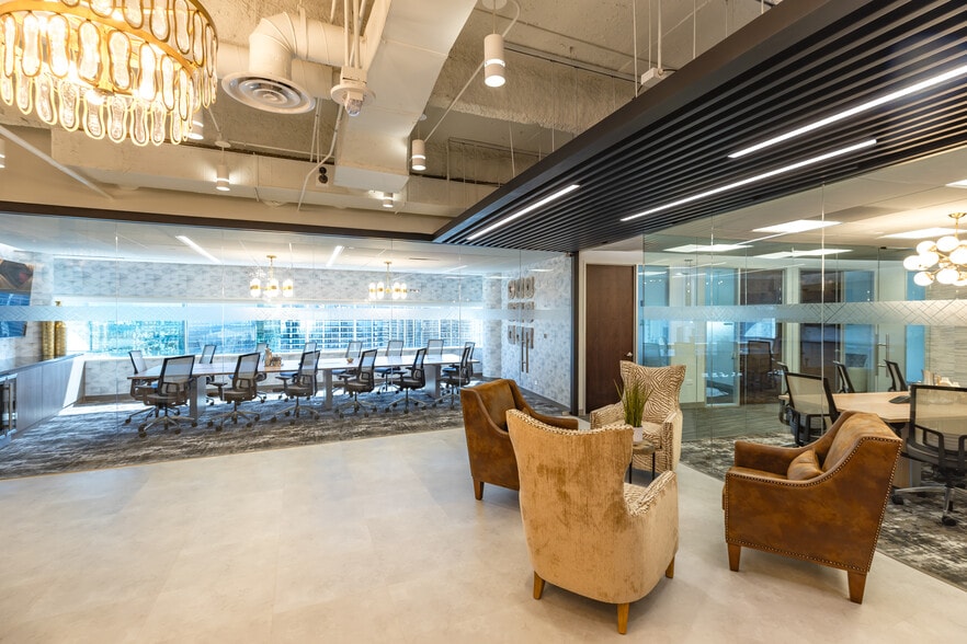 100 SE 2nd St, Miami, FL for lease - Lobby - Image 3 of 9