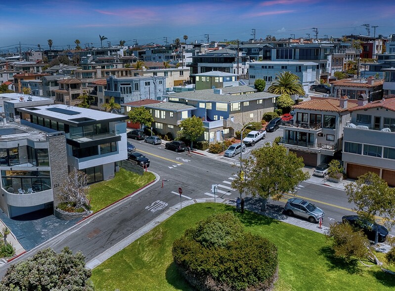 Manhattan Beach Compound on 3.5 Lots portfolio of 2 properties for sale on LoopNet.com - Building Photo - Image 1 of 27