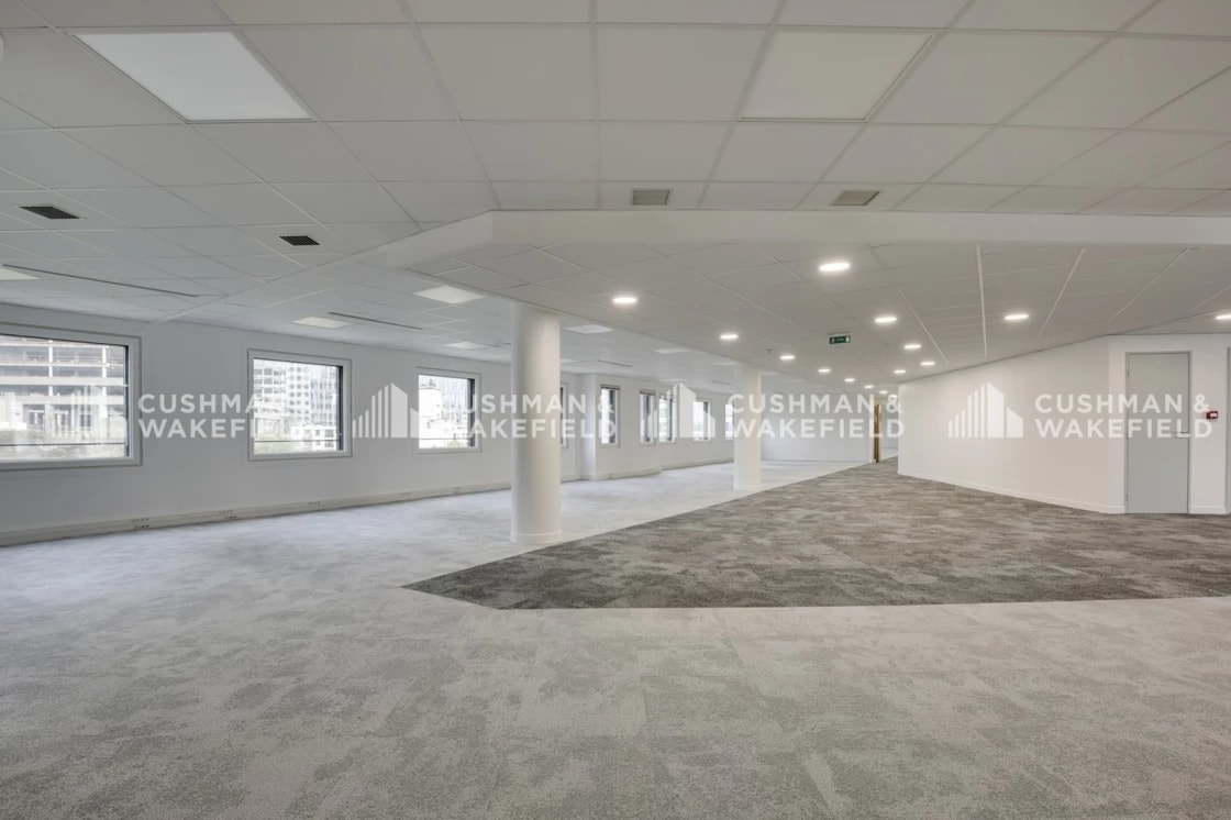 Office in Puteaux for lease Interior Photo- Image 1 of 4
