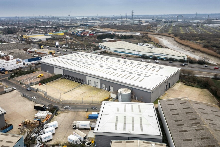 13 Gascoigne Rd, Barking for lease - Building Photo - Image 3 of 16